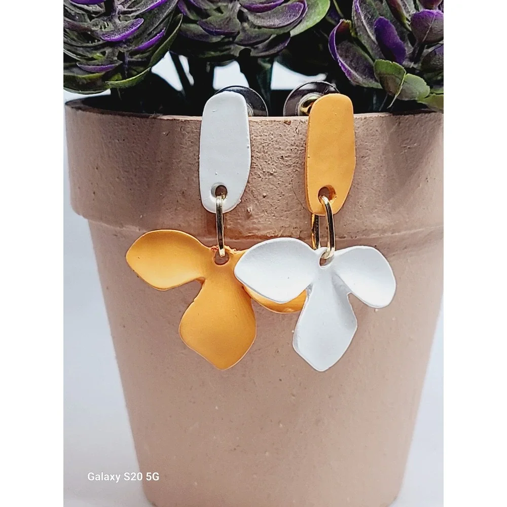 Mismatched Orange White Floral Polymer Clay Drop Earrings Matte Flower‎ Dangle